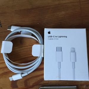 MacBook USB-C to lightning